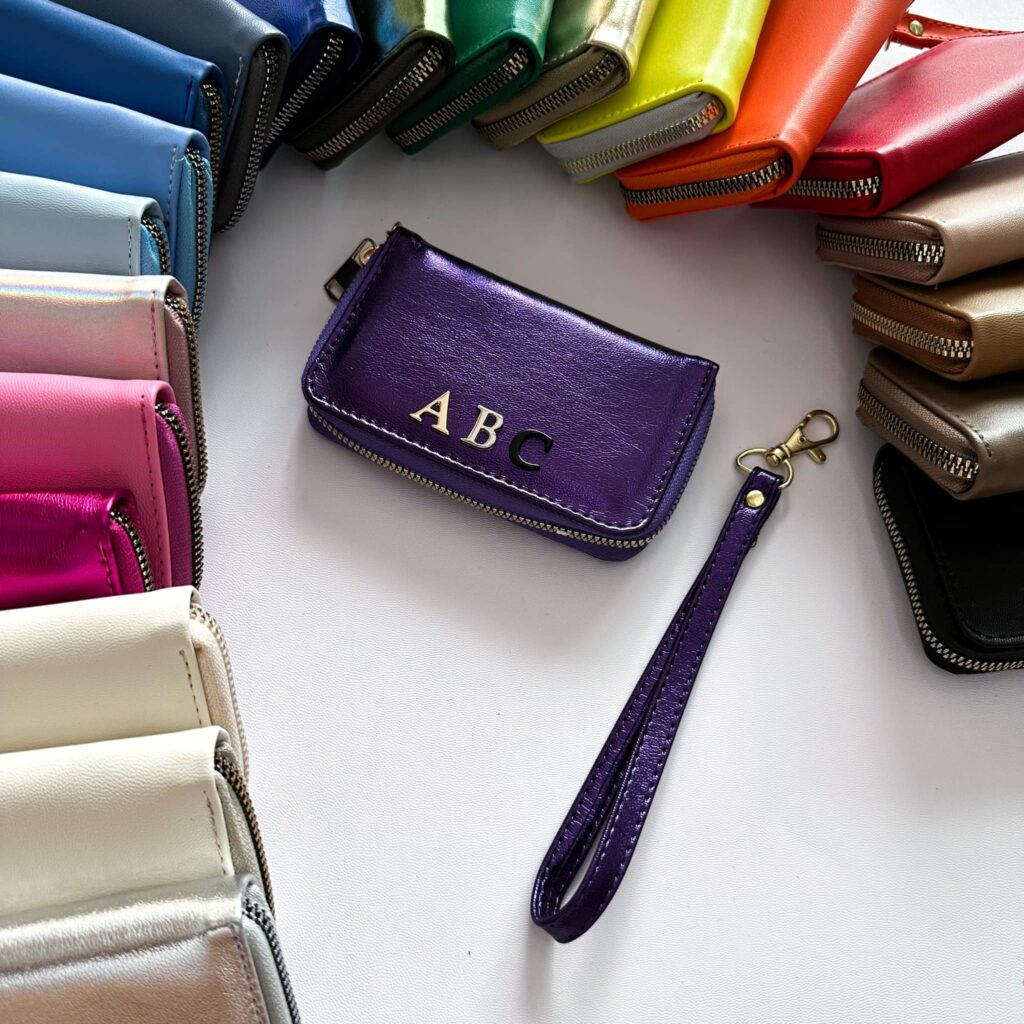 Cartera Mini Morado Metálico Herraje Oro