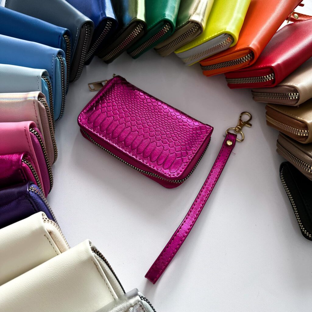 Cartera Mini Fucsia Metálico Herraje Oro