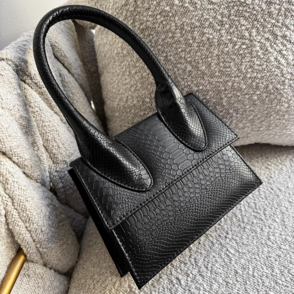 Dafne Python Black