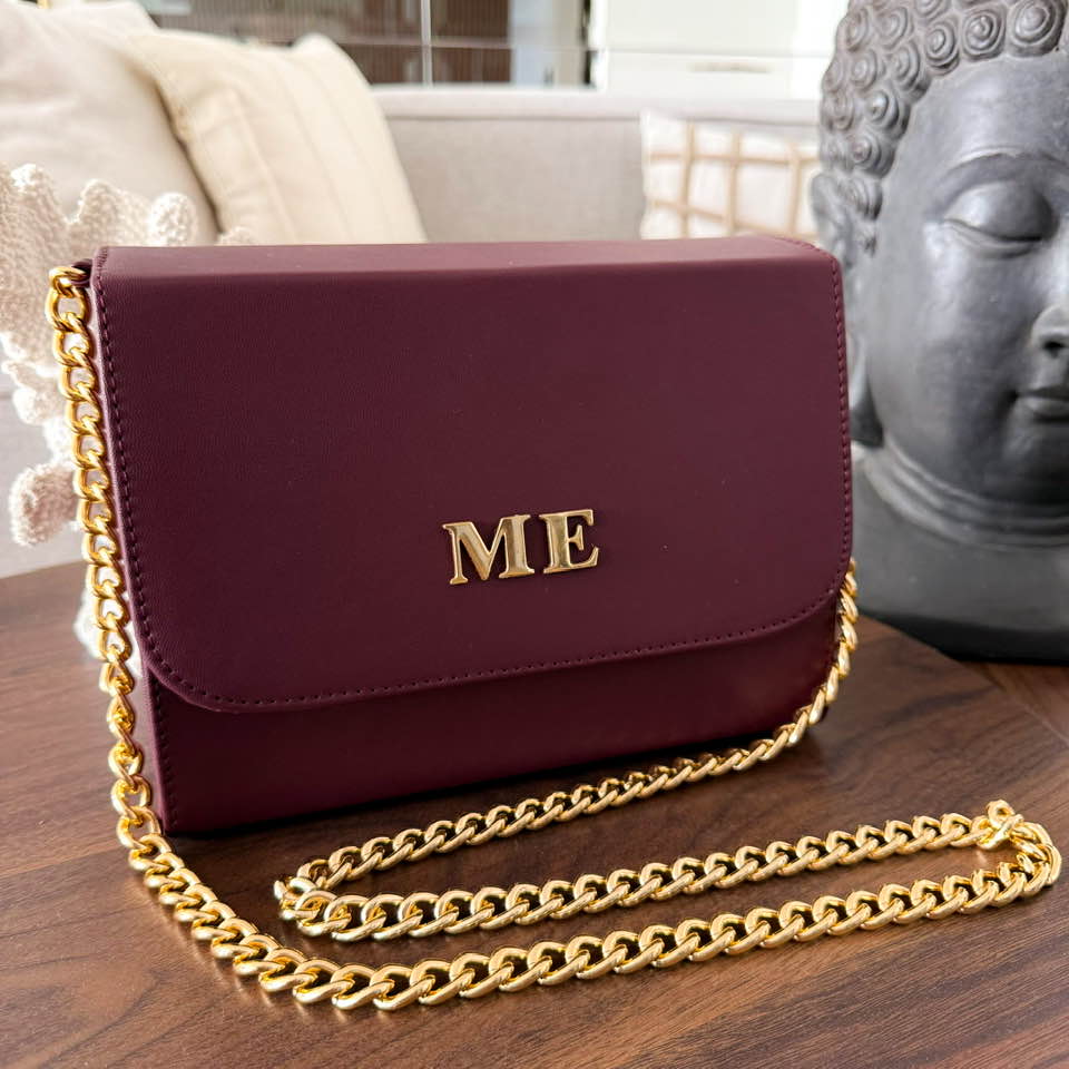 Julia Borgoña Cadena Oro