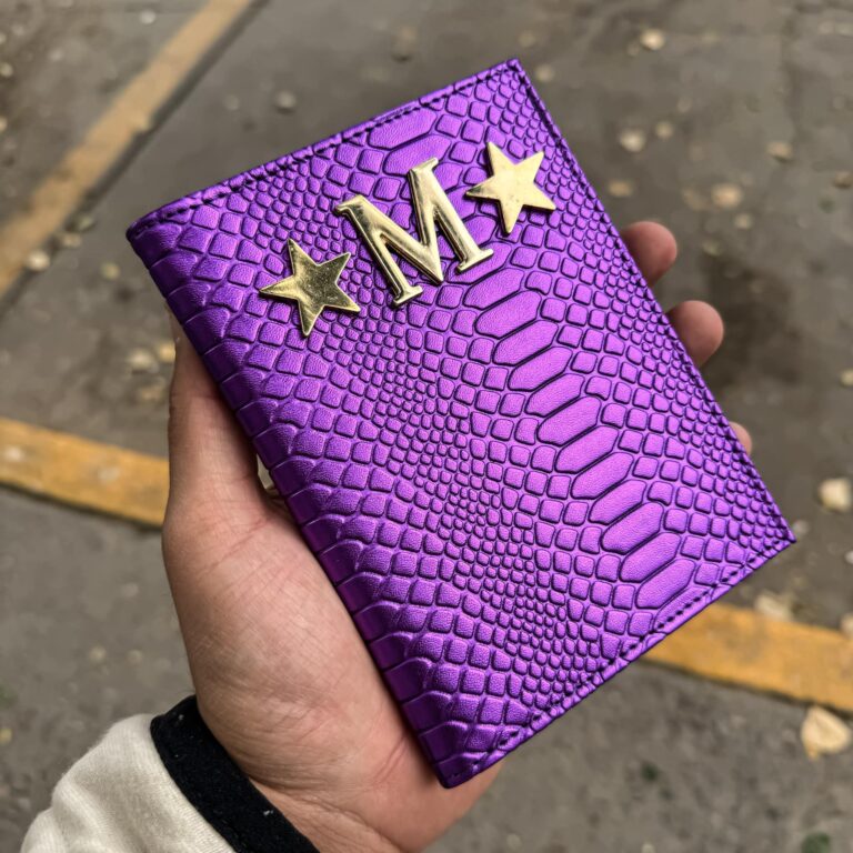 Porta pasaporte Individual Morado Metálico