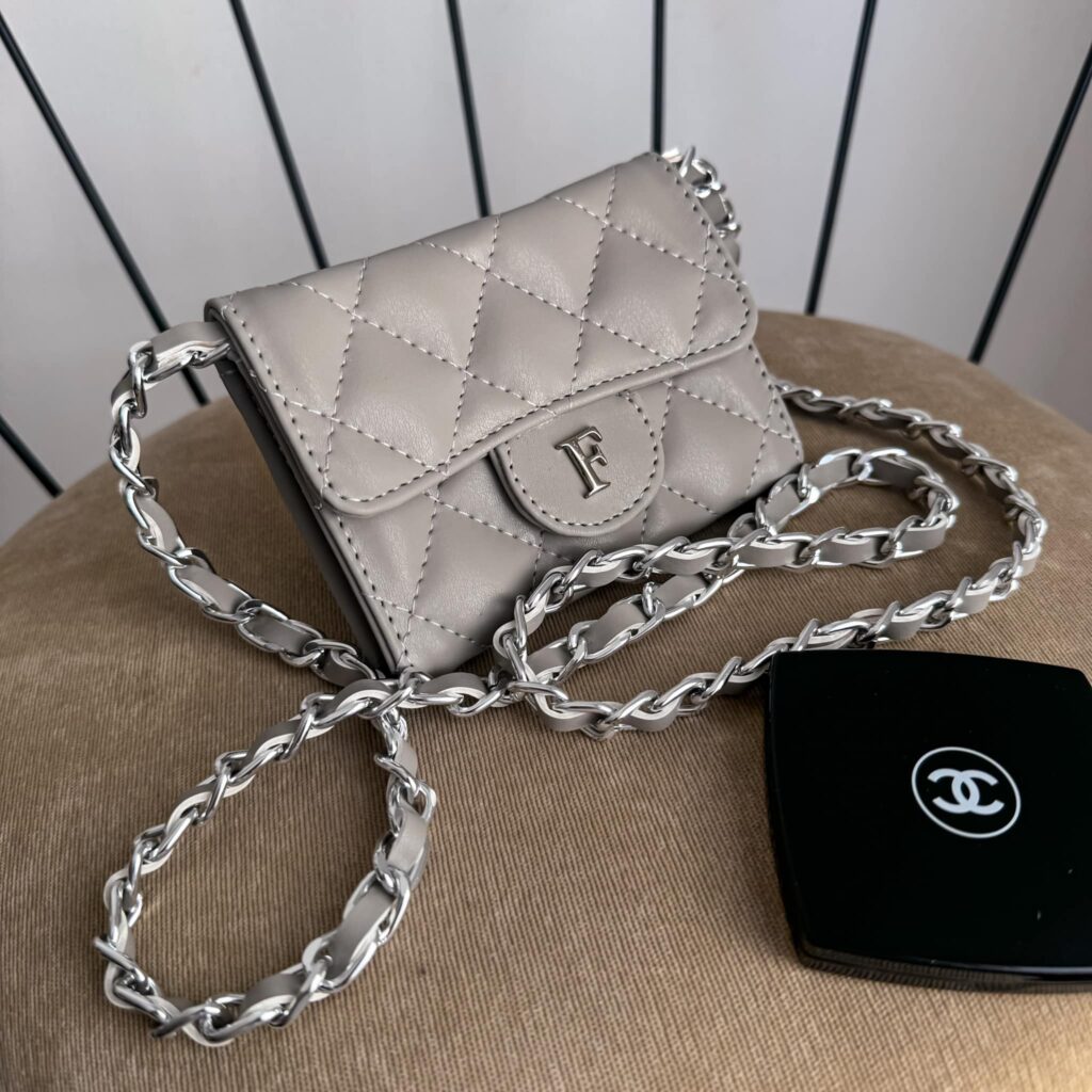 Camila Gris Cadena Plata