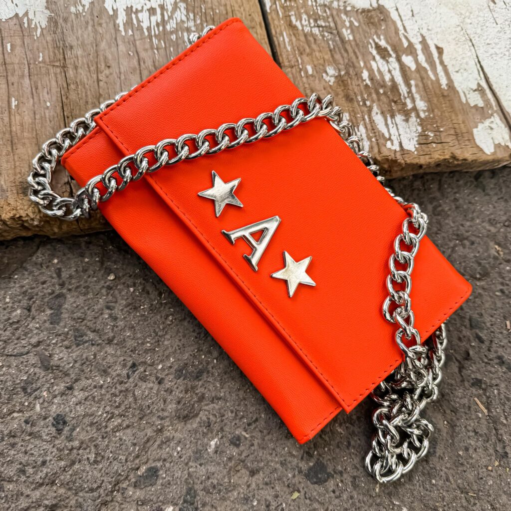 Pamela Naranja Cadena Plata