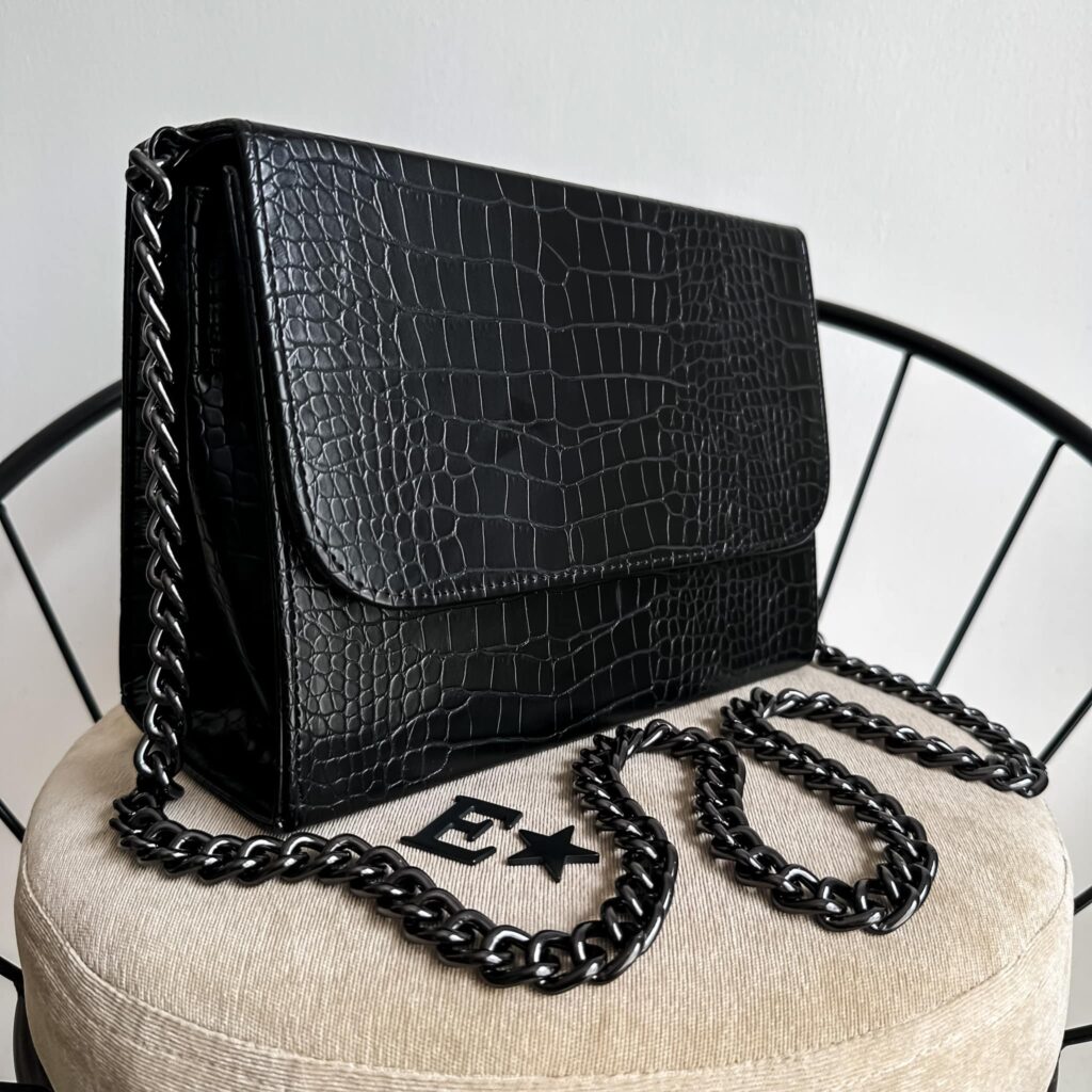 Julia Caiman Full Black Cadena Negra
